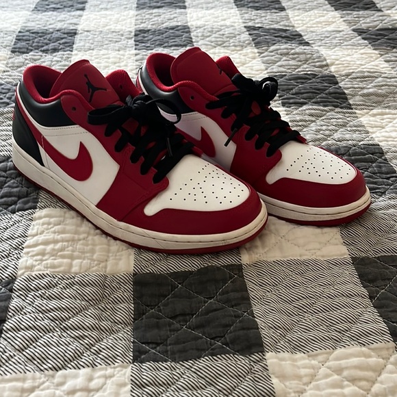 Jordan Other - Air Jordan 1 Low Bulls, Size 9, Red/Black/White